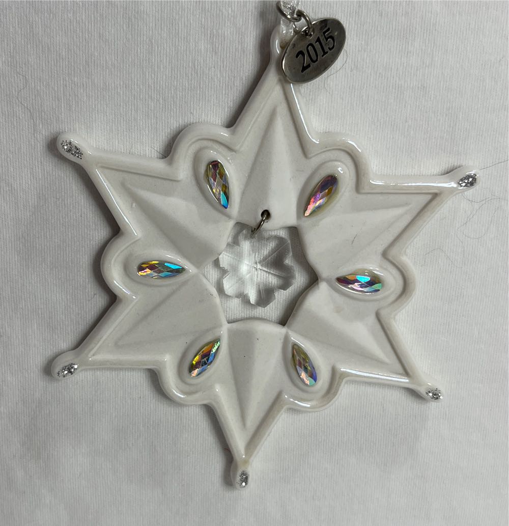Snowflakes: “2015 SNOWFLAKE” - Snowflakes (Hanging Ornament) ornament collectible [Barcode 763795976256] - Main Image 4