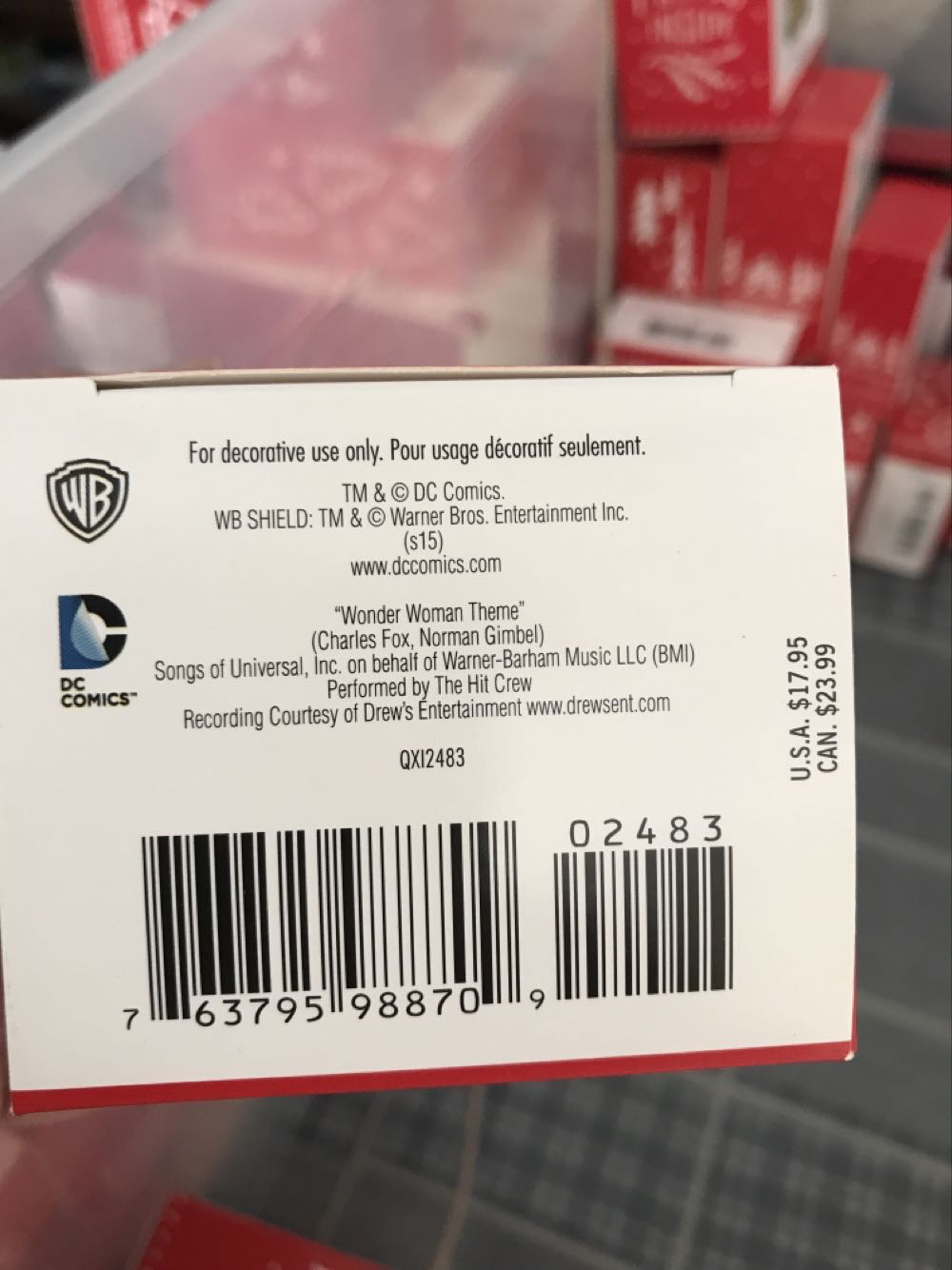 Lynda Carter As Wonder Woman - DC Comics (Wonder Woman) ornament collectible [Barcode 763795988709] - Main Image 3