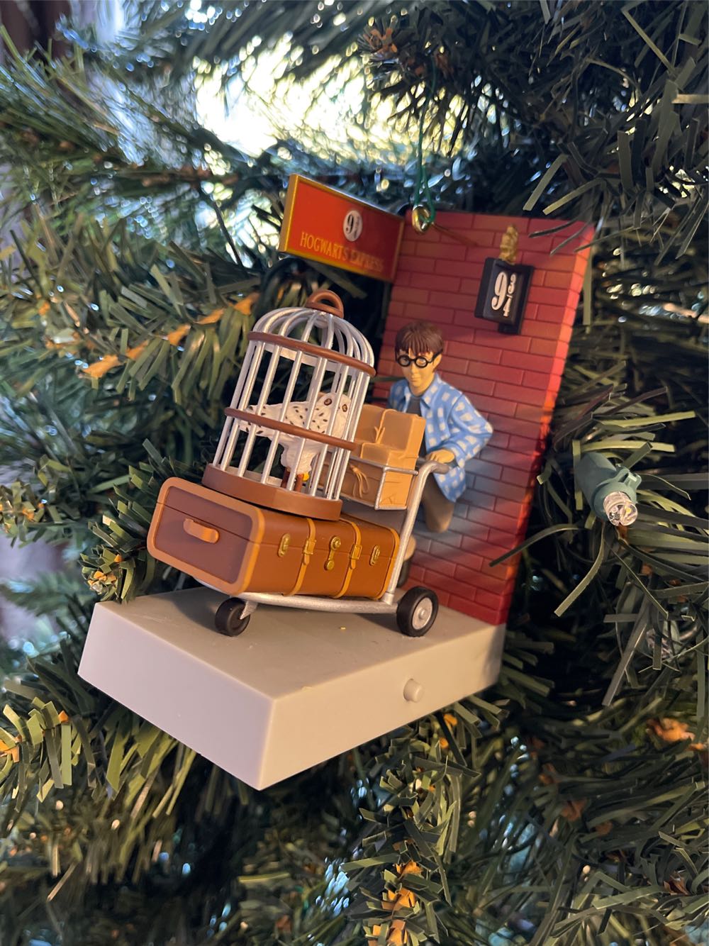 Harry Potter - Platform 9 3/4 - The Wizarding World Of Harry Potter (Movie) ornament collectible [Barcode 763795990979] - Main Image 4