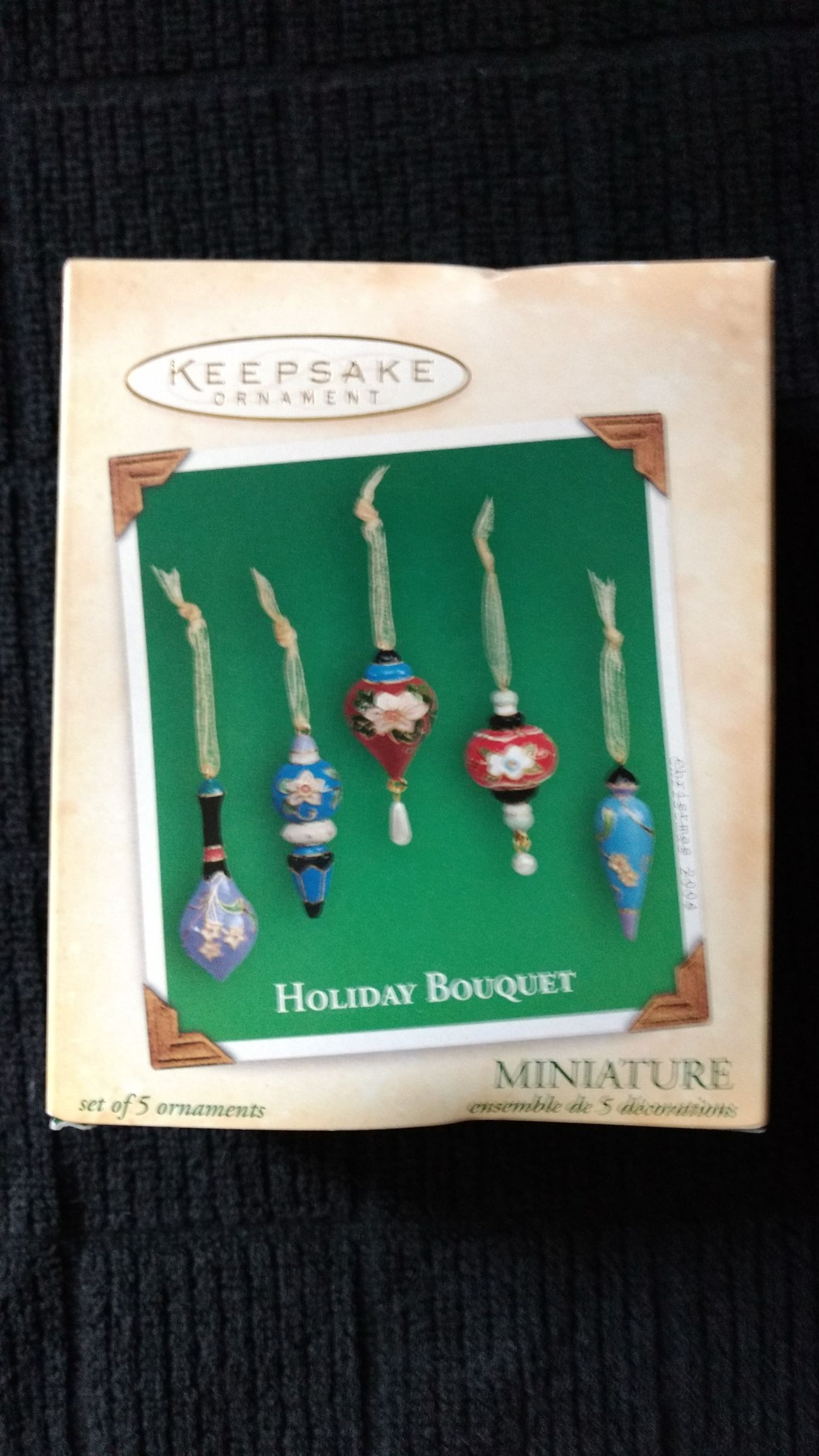 Holiday Bouquet - Keepsake Miniature ornament collectible [Barcode 01407181] - Main Image 1