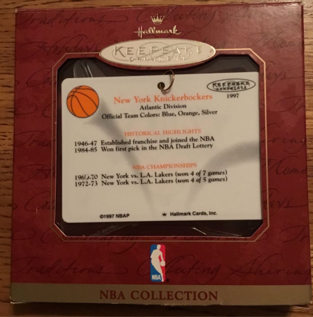 Ceramic New York Knicks  (NBA Collection) ornament collectible [Barcode 015012429947] - Main Image 2