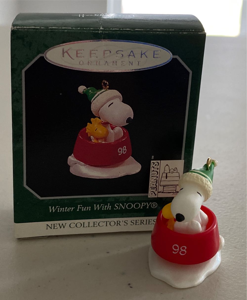Winter Fun With Snoopy #1 - Winter Fun With Snoopy (Peanuts Miniature) ornament collectible [Barcode 015012431025] - Main Image 3