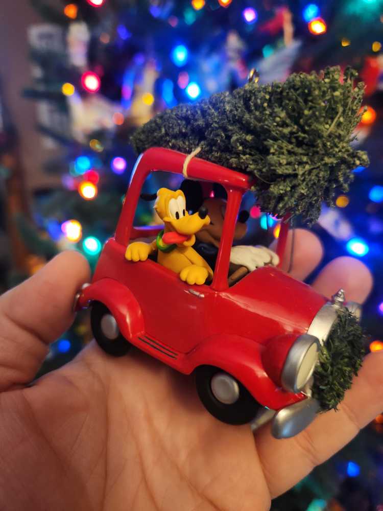 Bringing Home The Tree - Disney (Mickey) ornament collectible [Barcode 795902017620] - Main Image 3