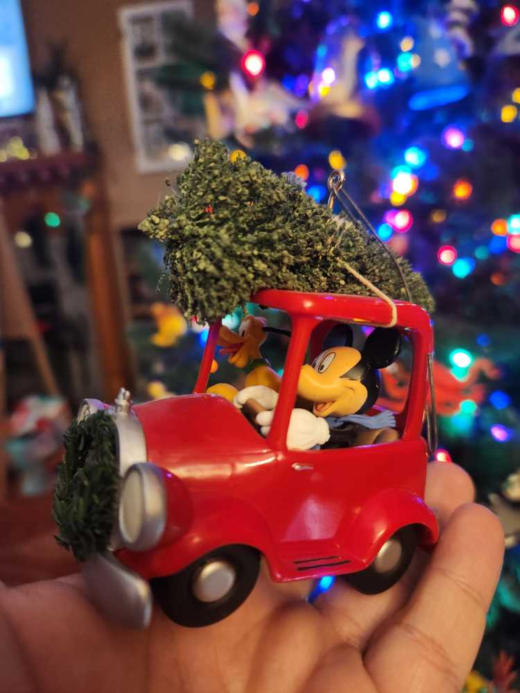 Bringing Home The Tree - Disney (Mickey) ornament collectible [Barcode 795902017620] - Main Image 4