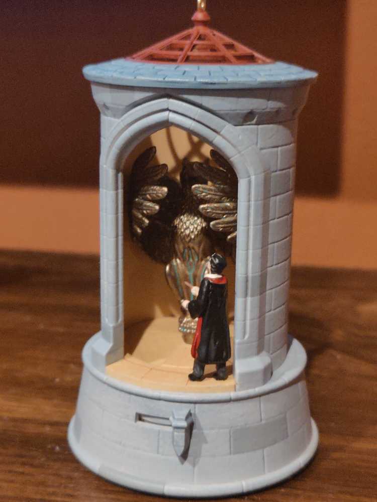 Harry Potter 2008 The Gargoyle Guard - Wizarding World Of Harry Potter (Movies & TV) ornament collectible [Barcode 795902022013] - Main Image 3