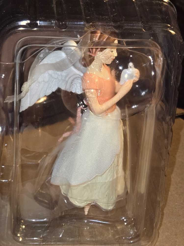 A Wish For Peace  - Holiday Angels (Angels) ornament collectible [Barcode 795902031848] - Main Image 4