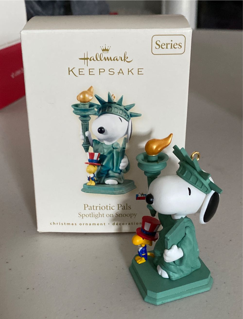 #11 Patriotic Pals - Spotlight On Snoopy (The Peanuts Gang) ornament collectible [Barcode 795902033569] - Main Image 4