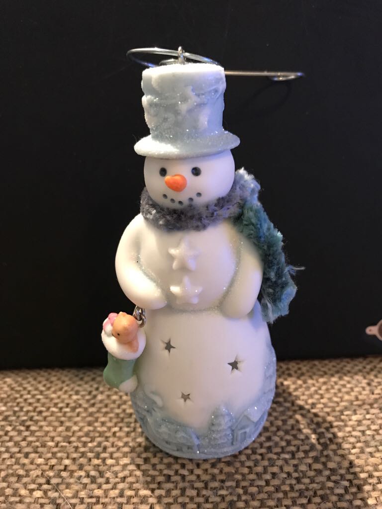 Snowtop Lodge Complement (2008) Stanley T Starr - Snowtop Lodge (Hallmark Club Exclusive) ornament collectible [Barcode 795902036447] - Main Image 2