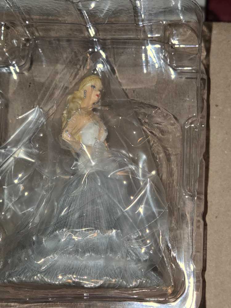 2008 Holiday Barbie - Celebration Barbie (Barbie) ornament collectible [Barcode 795902042974] - Main Image 4