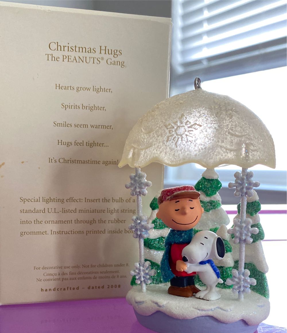 Christmas Hugs - The Peanuts Gang (Peanuts) ornament collectible [Barcode 795902050542] - Main Image 4