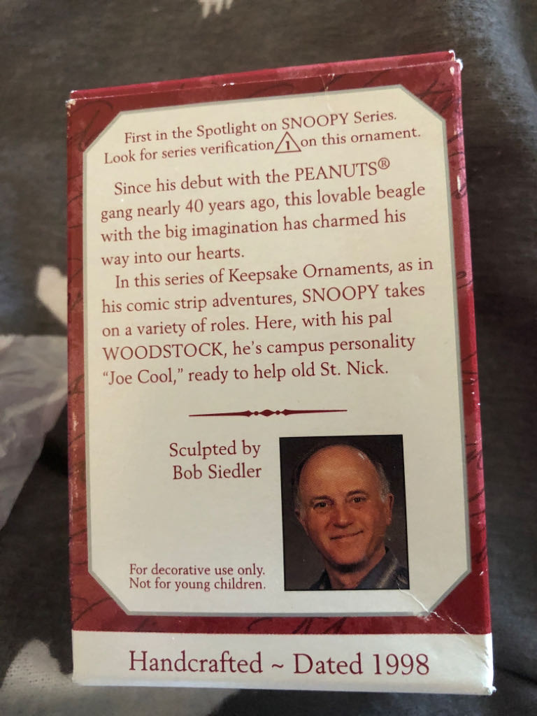 #1 Joe Cool - Spotlight On Snoopy (Peanuts) ornament collectible [Barcode 015012432466] - Main Image 2