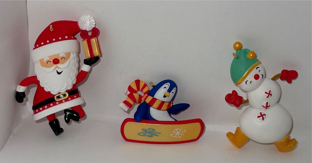 Miniature Santa’s Merry Crew 🐻 - None (Santa’s Merry Crew) ornament collectible [Barcode 795902056193] - Main Image 4