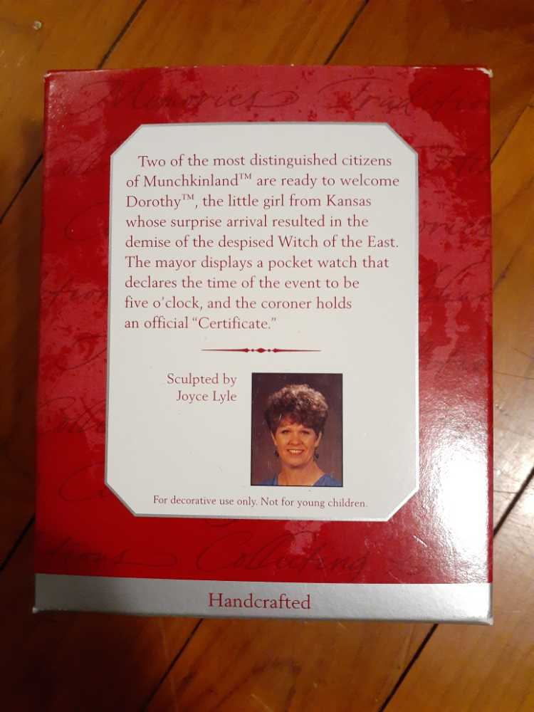 Oz: “MUNCHKINLAND MAYOR and CORONER” (Set of 2) - The Wizard of Oz - Munchkinland (Wizard of Oz) ornament collectible [Barcode 015012433210] - Main Image 2