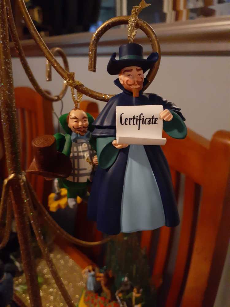 Oz: “MUNCHKINLAND MAYOR and CORONER” (Set of 2) - The Wizard of Oz - Munchkinland (Wizard of Oz) ornament collectible [Barcode 015012433210] - Main Image 3