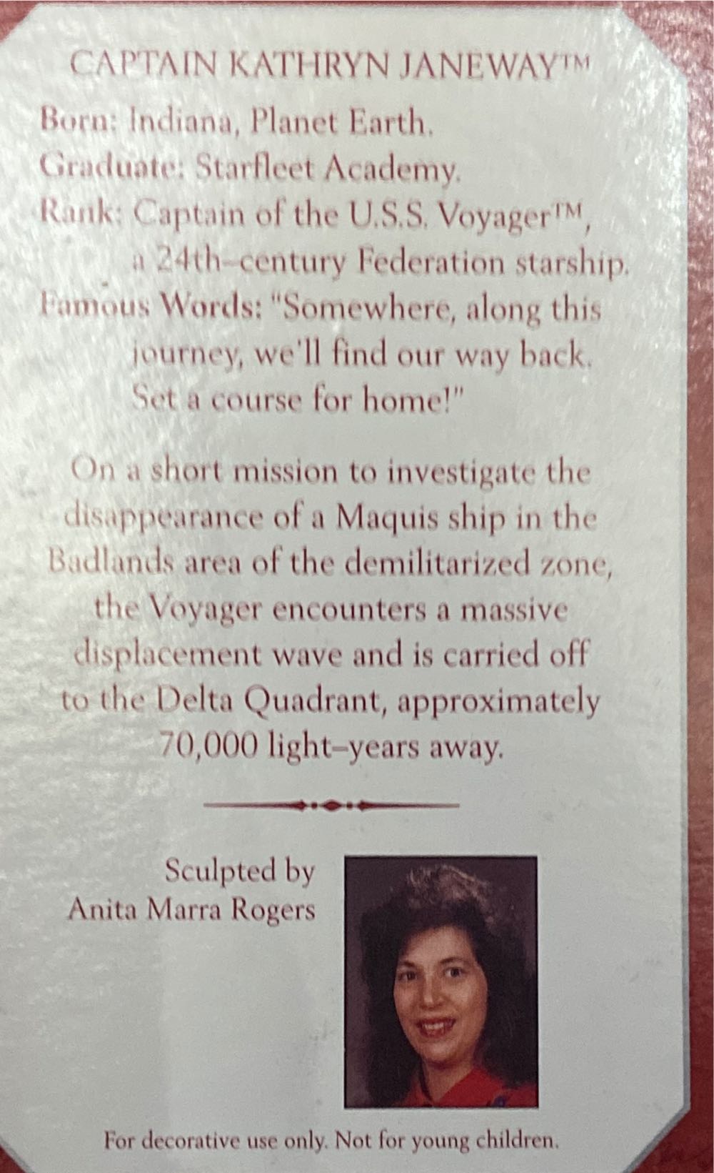 Star Trek Captain Kathryn Janeway - Keepsake (Star Trek: Voyager) ornament collectible [Barcode 015012433234] - Main Image 4