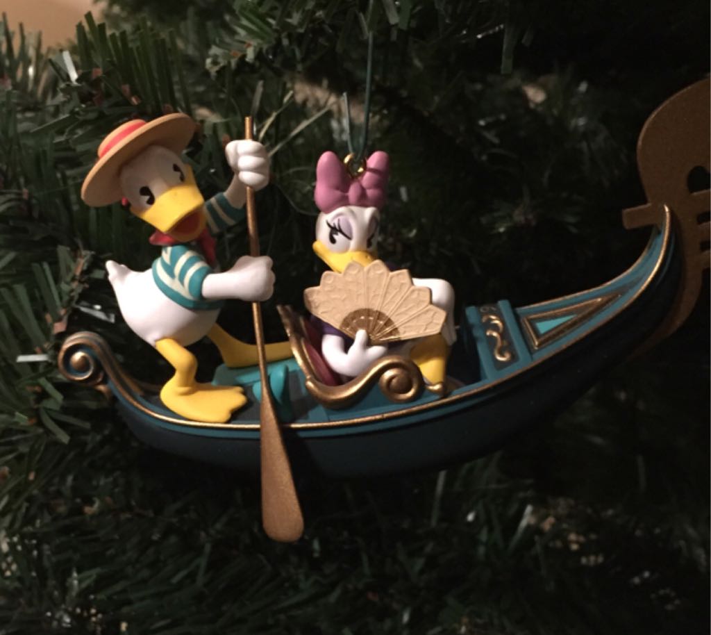 Donald and Daisy in Venice - Romantic Vacations (Disney Romantic Vacations) ornament collectible [Barcode 015012433463] - Main Image 2