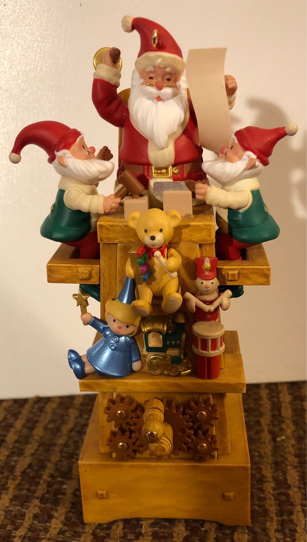 Santa’s Jolly Workshop - Magic - Light, Sound & Motion (Wind Up) ornament collectible [Barcode 795902086992] - Main Image 2