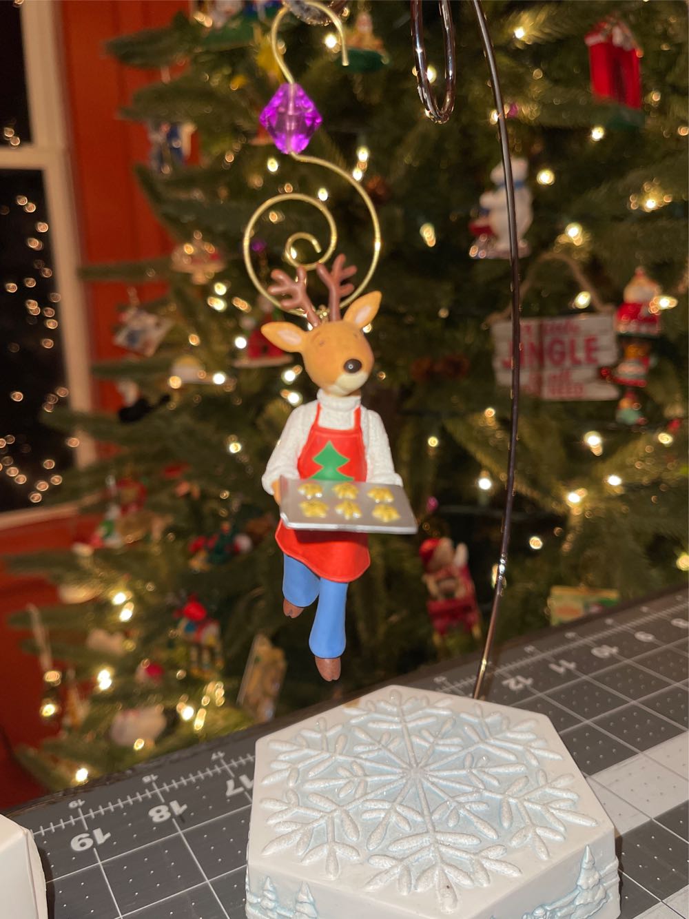 Kitchen Queen  (food) ornament collectible [Barcode 795902087166] - Main Image 4