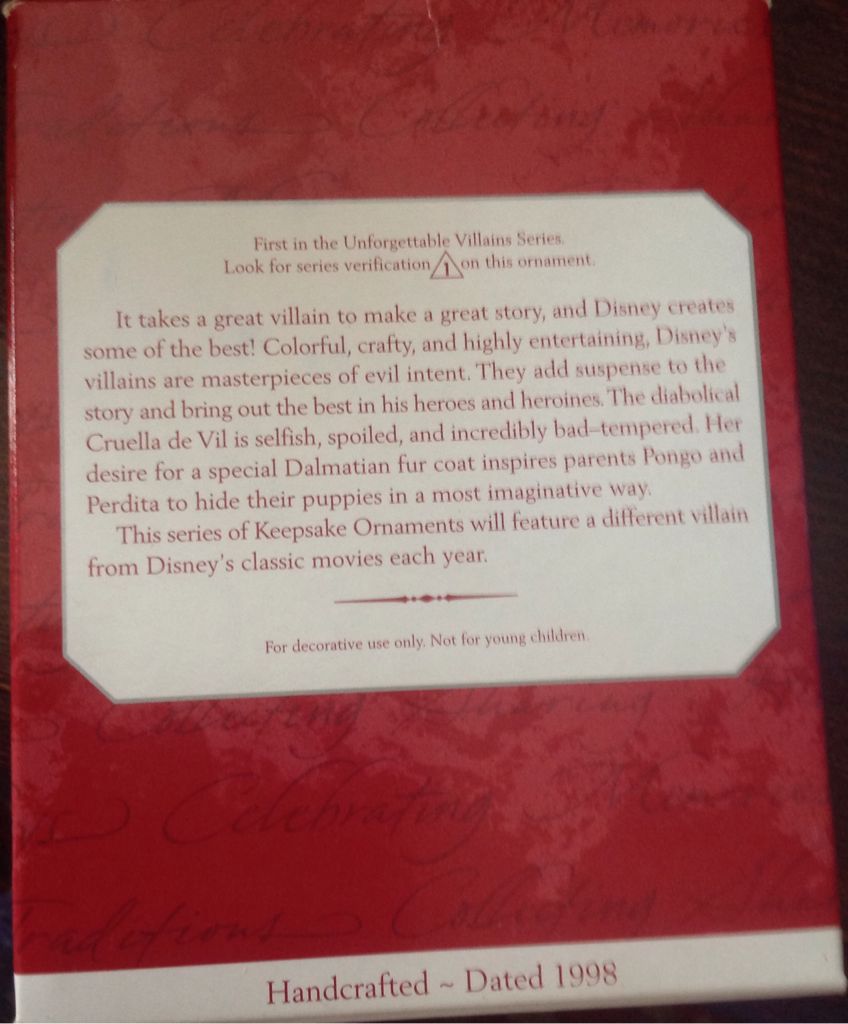 Cruella de Vil - Unforgettable Villains (Disney) ornament collectible [Barcode 015012433579] - Main Image 2