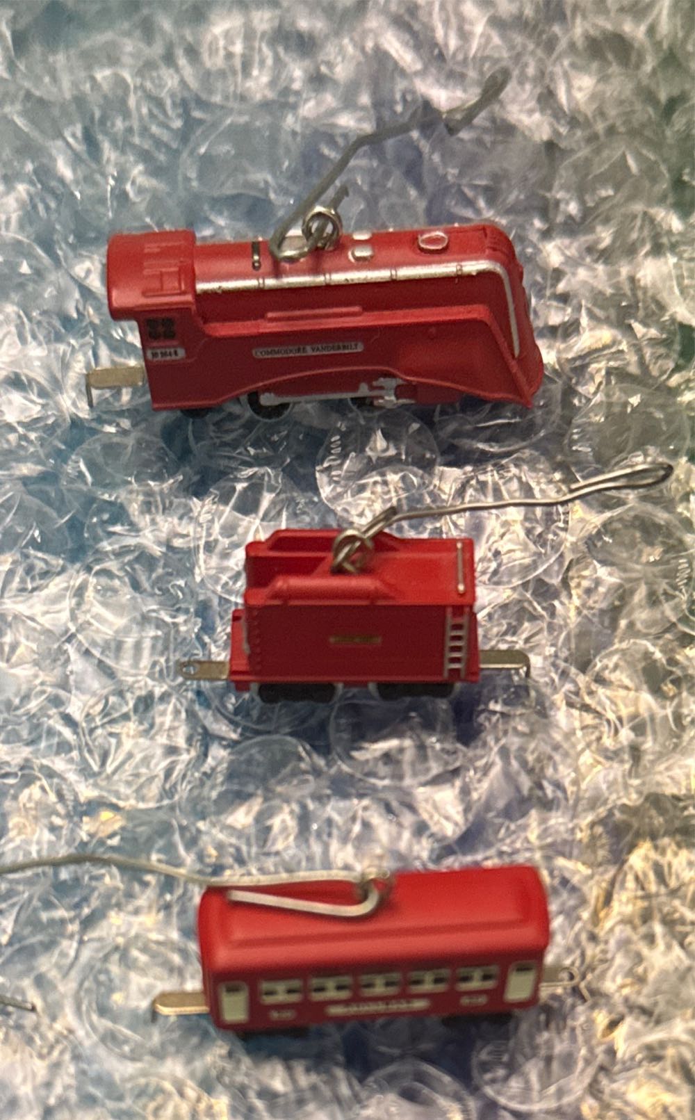 The Red Comet Set - Lionel Train Miniature (Trains, Mini) ornament collectible [Barcode 795902088705] - Main Image 4