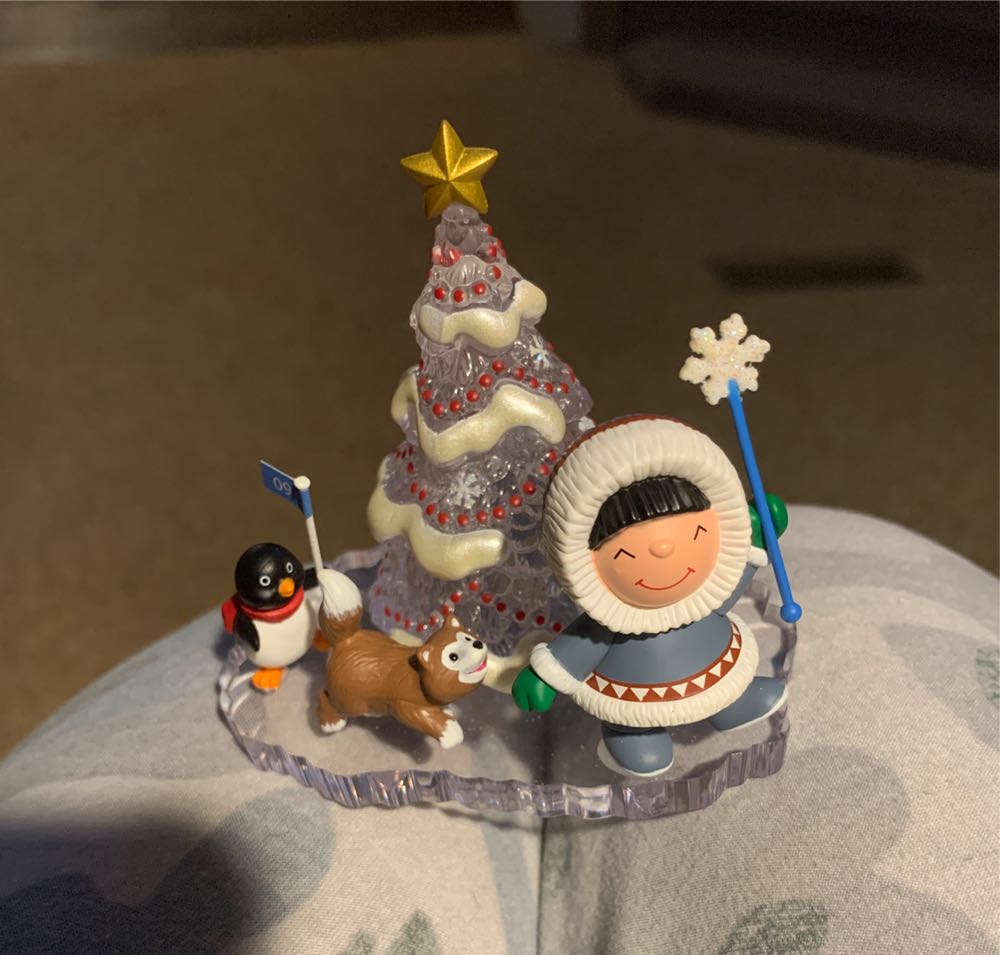 Frosty Friends Parade 2009 - Special Edition - Limited Edition - Frosty Friends (Eskimo, Husky, Penguin) ornament collectible [Barcode 795902088743] - Main Image 3