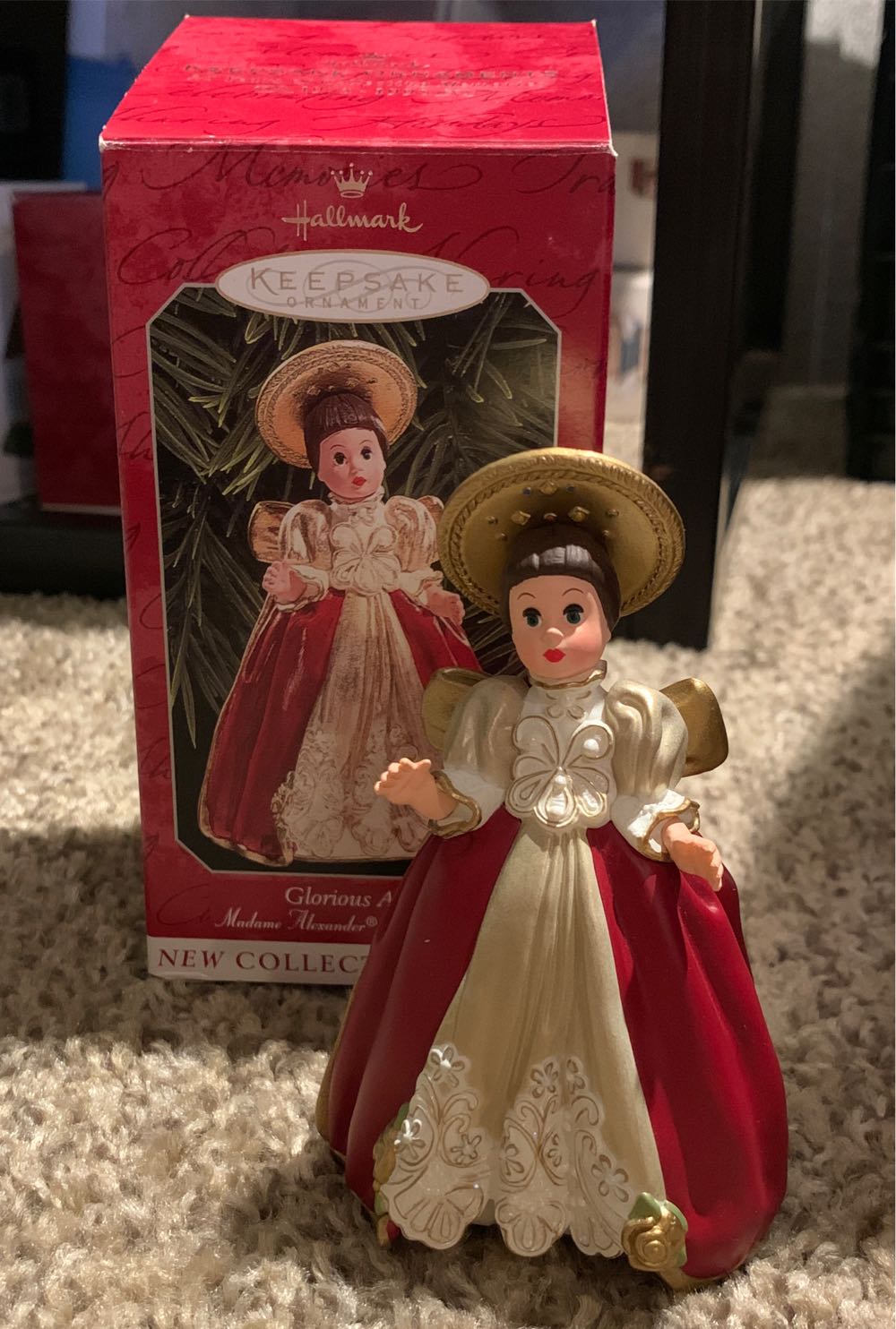 Madame Alexander 1 - Glorious Angel - Madame Alexander Holiday Angels (Holiday Angels) ornament collectible [Barcode 015012436815] - Main Image 3