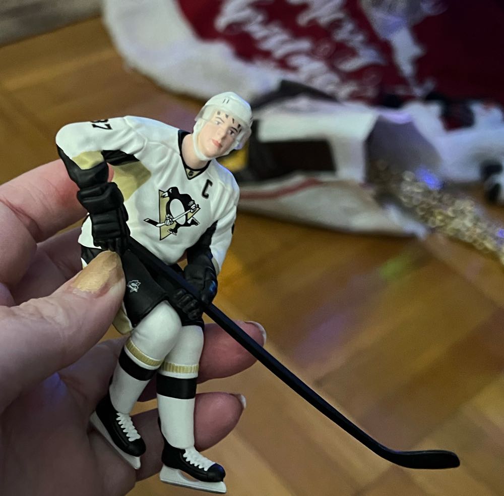 NHL: Sidney Crosby Pittsburgh Penguins 2009 Ornament - NHL Hockey (Sidney Crosby) ornament collectible [Barcode 795902090463] - Main Image 3