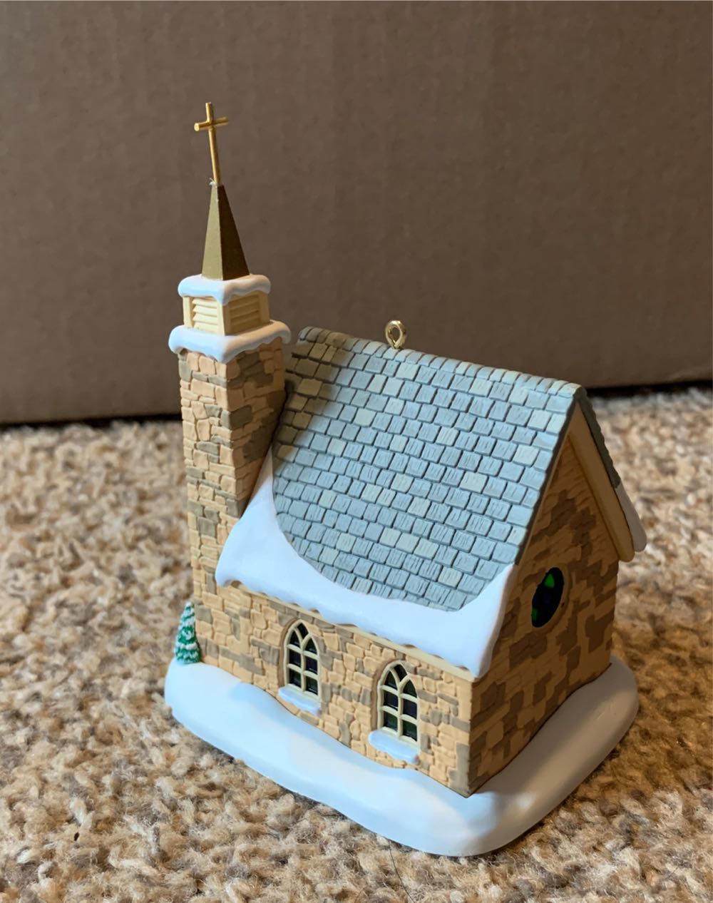 CS#1 - The Stone Church - Candlelight Services (Churches) ornament collectible [Barcode 015012436839] - Main Image 4