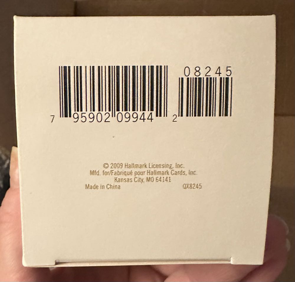 Hallmark A Visit From Santa With Polar Bear  - 1st In the Series (Santas) ornament collectible [Barcode 795902099442] - Main Image 3