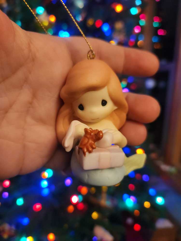 DPM 2009 Ariel And Sebastian - Disney Precious Moments (Disney Precious Moments) ornament collectible [Barcode 795902109073] - Main Image 3