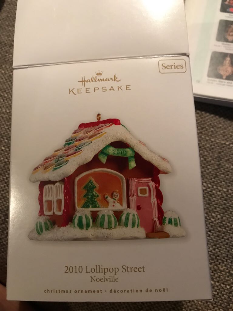 #5 Lollipop Street Duplicate) - Noelville (Gingerbread) ornament collectible [Barcode 795902133818] - Main Image 2