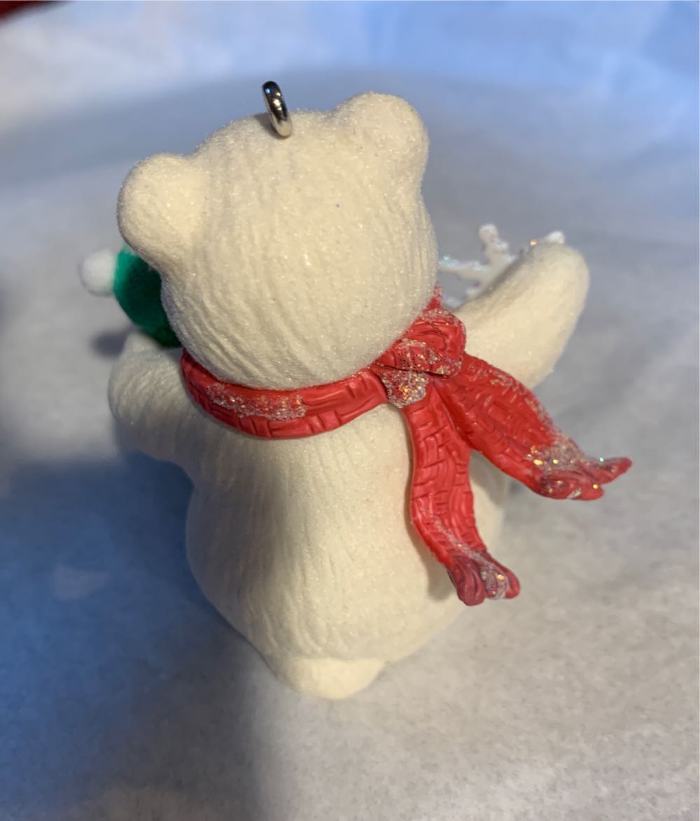 Snowball And Tuxedo 2010 - Snowball & Tuxedo (Polar Bear & Penguin) ornament collectible [Barcode 795902133924] - Main Image 4