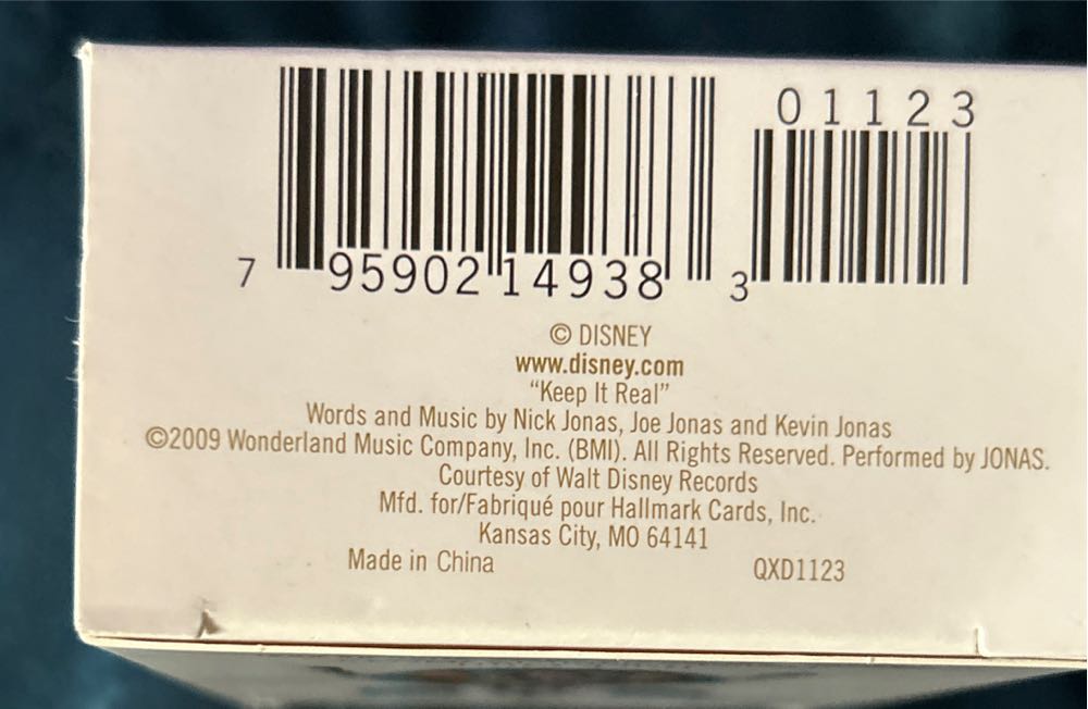 Rock Out! - Disney Channel’s Jonas (Keepsake Ornament) ornament collectible [Barcode 795902149383] - Main Image 4