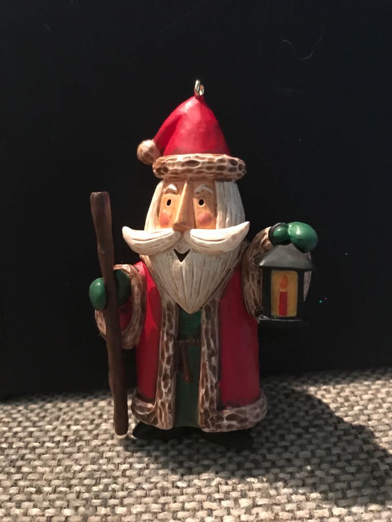 Santa Spreads The Spirit - Santa (Santa) ornament collectible [Barcode 795902150617] - Main Image 2