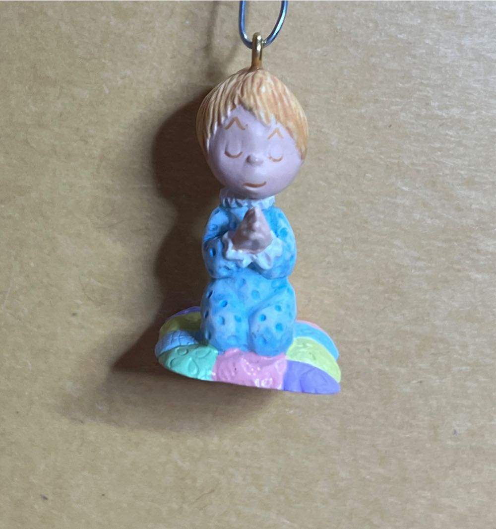 Betsey’s Prayer - Betsey Clark ornament collectible [Barcode 015012450170] - Main Image 3