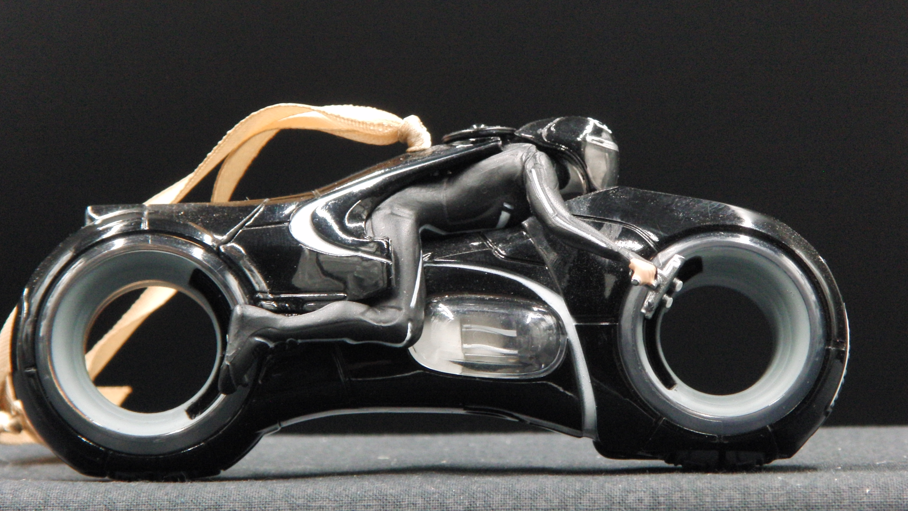 Light Cycle - Tron Legacy - Disney (TRON Legacy) ornament collectible [Barcode 795902163945] - Main Image 3