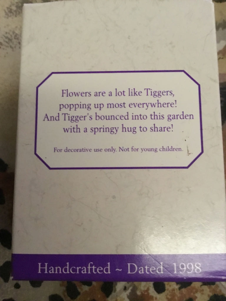 Tigger In The Garden - Disney Winnie The Pooh (Easter) ornament collectible [Barcode 015012452433] - Main Image 2