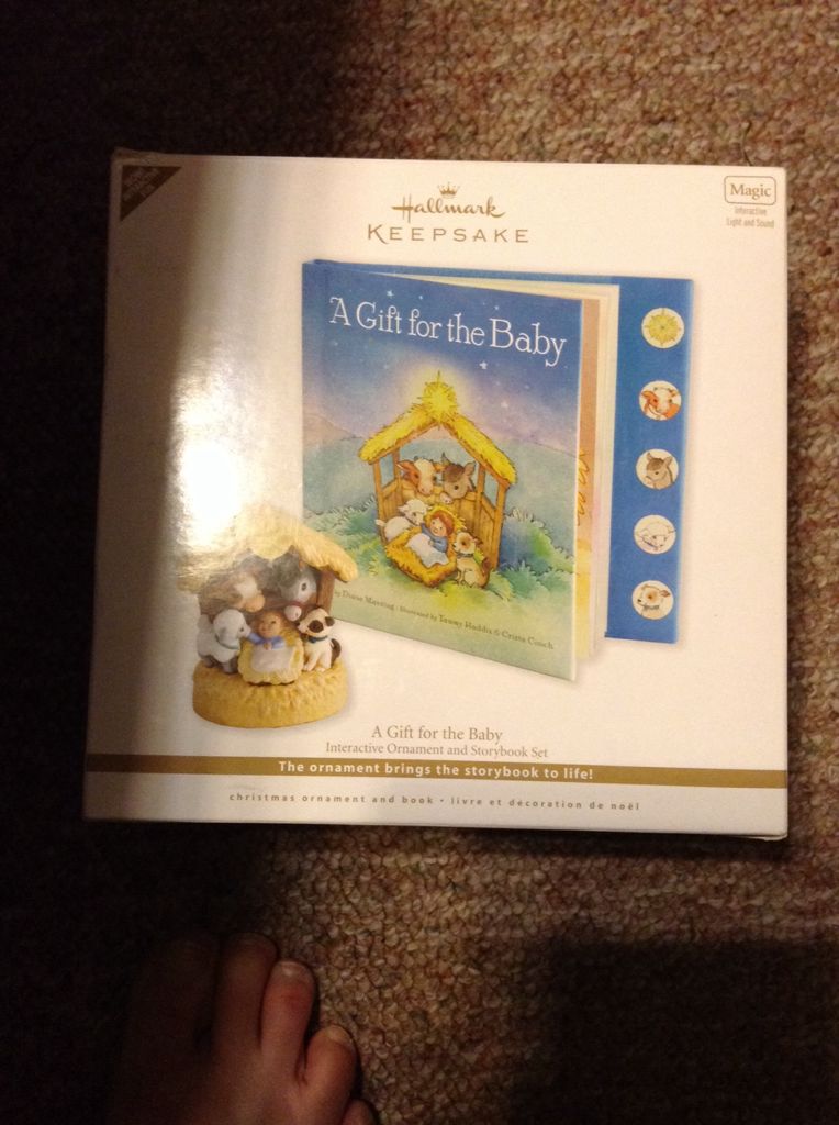 Hallmark Keepsake. Christmas. 2011. A Gift for the Baby. Designed By Tammy Haddix. No Box & No Book. - Keepsake Ornament (A Gift For The Baby (No Box, No Book)) ornament collectible [Barcode 795902169435] - Main Image 2