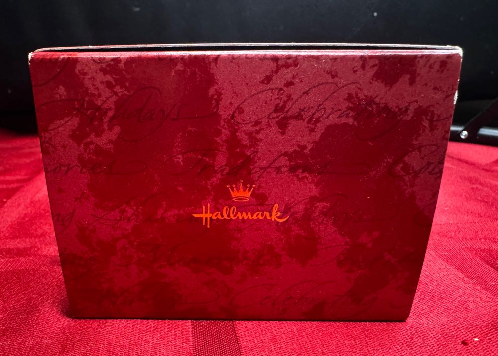 BARBIE Holiday Collector’s Series #5 1997 - Collector’s Club 1993-1998 (Holiday Barbie) ornament collectible [Barcode 015012455090] - Main Image 4