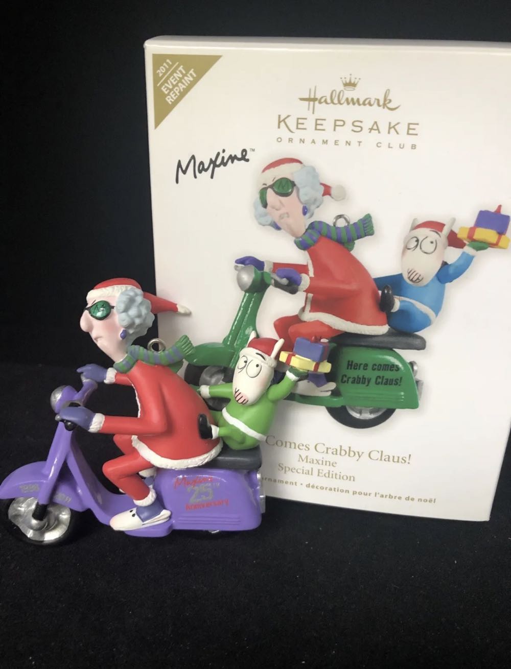 Here Comes Crabby Claus! - Maxine (Maxine) ornament collectible [Barcode 795902191603] - Main Image 3