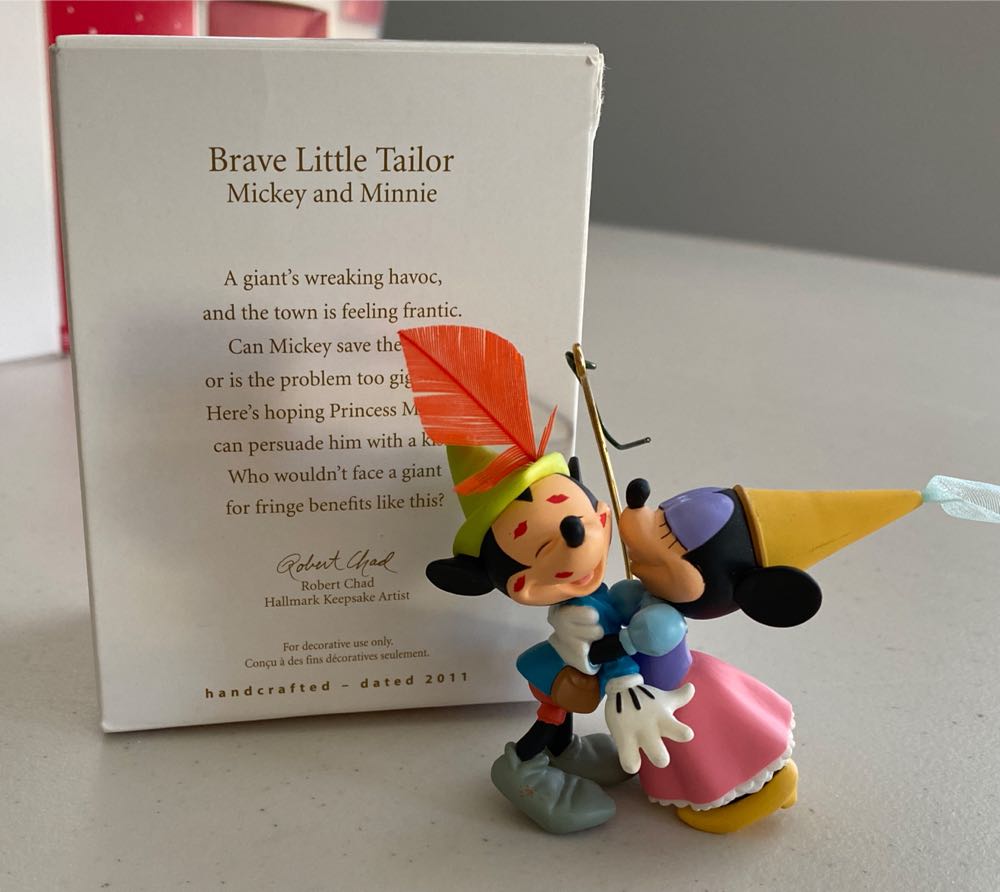 Brave Little Tailor - Disney - Mickey and Minnie (Walt Disney’s Mickey Mouse) ornament collectible [Barcode 795902191726] - Main Image 4