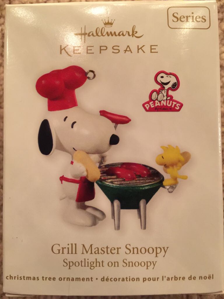 Grill Master Snoopy - Spotlight On Snoopy (The Peanuts Gang) ornament collectible [Barcode 795902191849] - Main Image 1