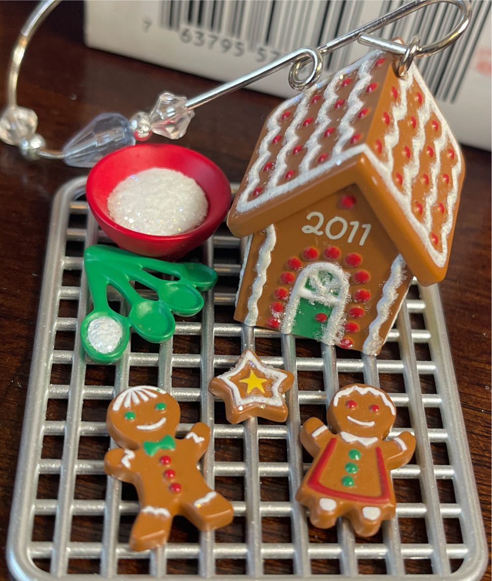 Season’s Treatings #3 (2011) - Season’s Treatings (Baking) ornament collectible [Barcode 795902191887] - Main Image 4