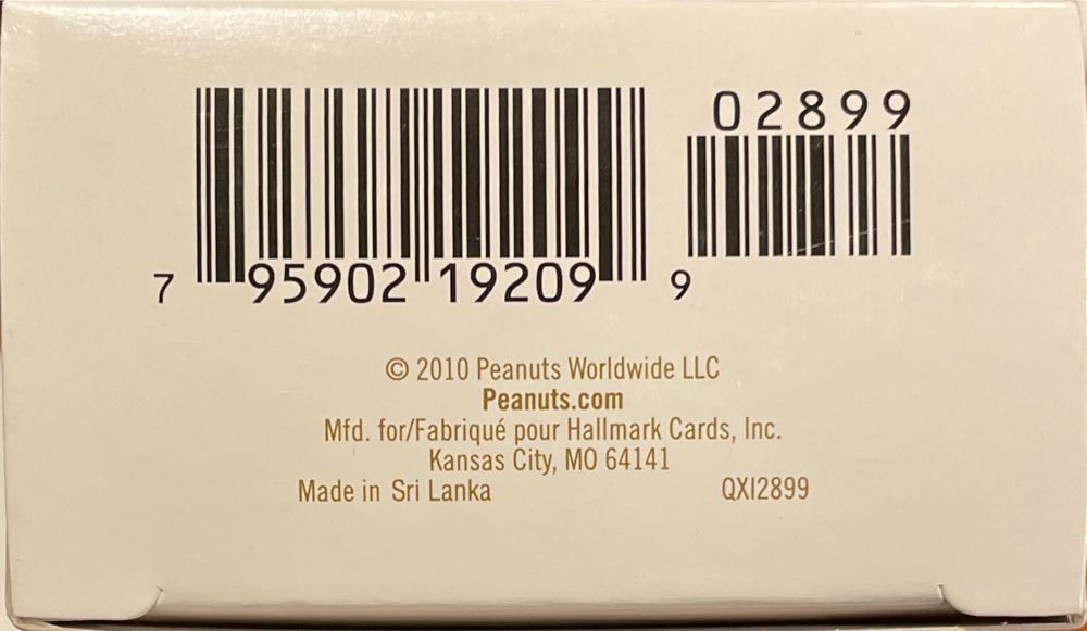 Peanuts: Snoopy Claus - The Peanuts Gang (The Peanuts Gang) ornament collectible [Barcode 795902192099] - Main Image 3