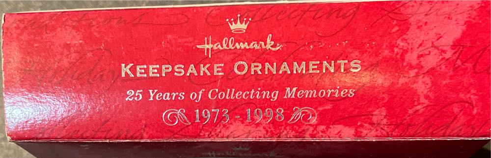 Pennsylvania GG-1 Locomotive - Lionel Train Series (Trains) ornament collectible [Barcode 795902192143] - Main Image 2