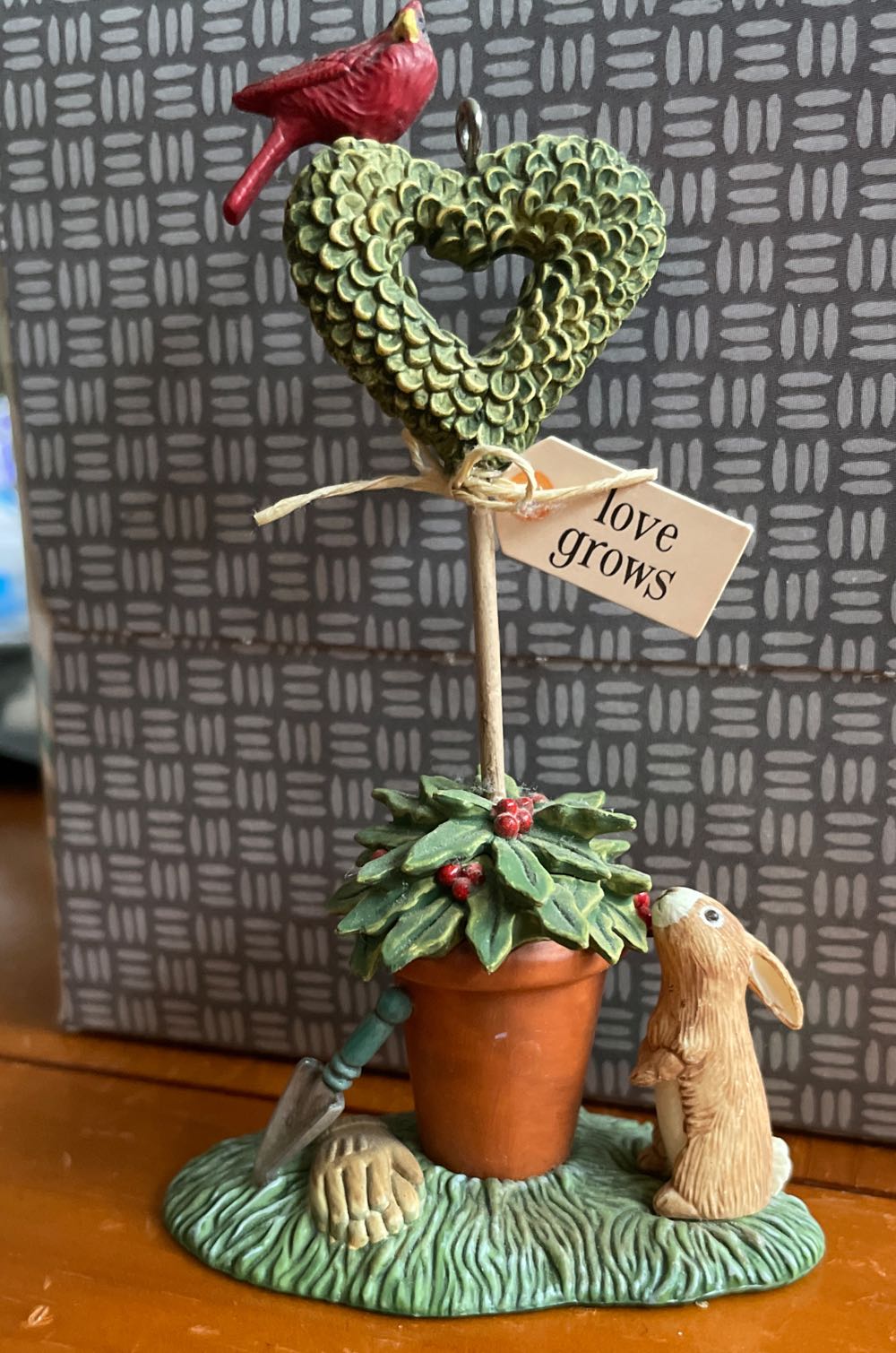 Love Grows - Natures Sketchbook (Marjolein Bastin) ornament collectible [Barcode 795902197865] - Main Image 2