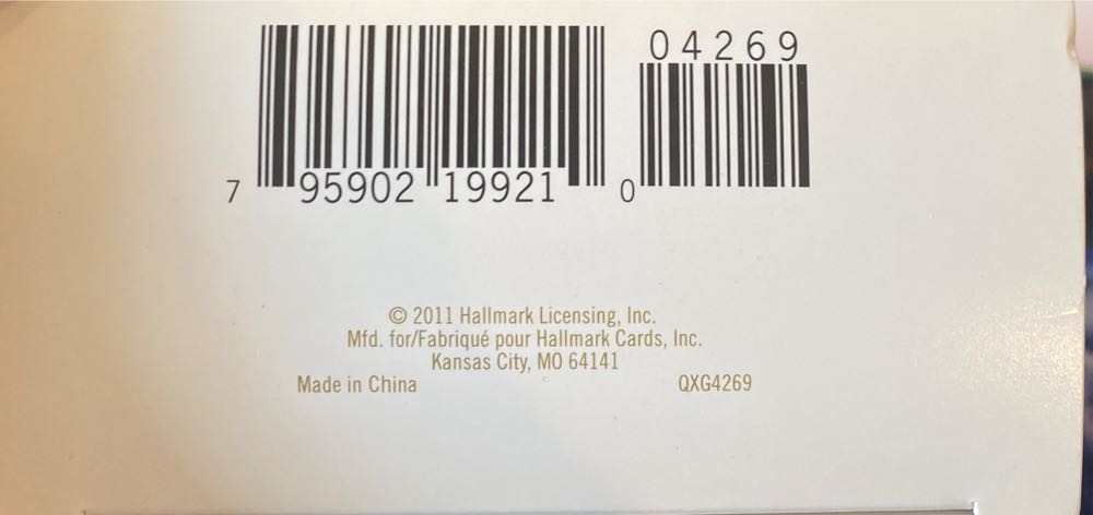 Our Family 2011 - Family (Picture Ornament) ornament collectible [Barcode 795902199210] - Main Image 3