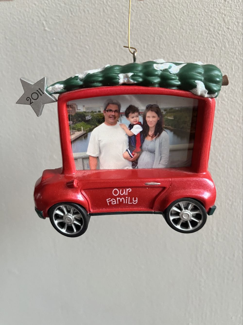 Our Family 2011 - Family (Picture Ornament) ornament collectible [Barcode 795902199210] - Main Image 4