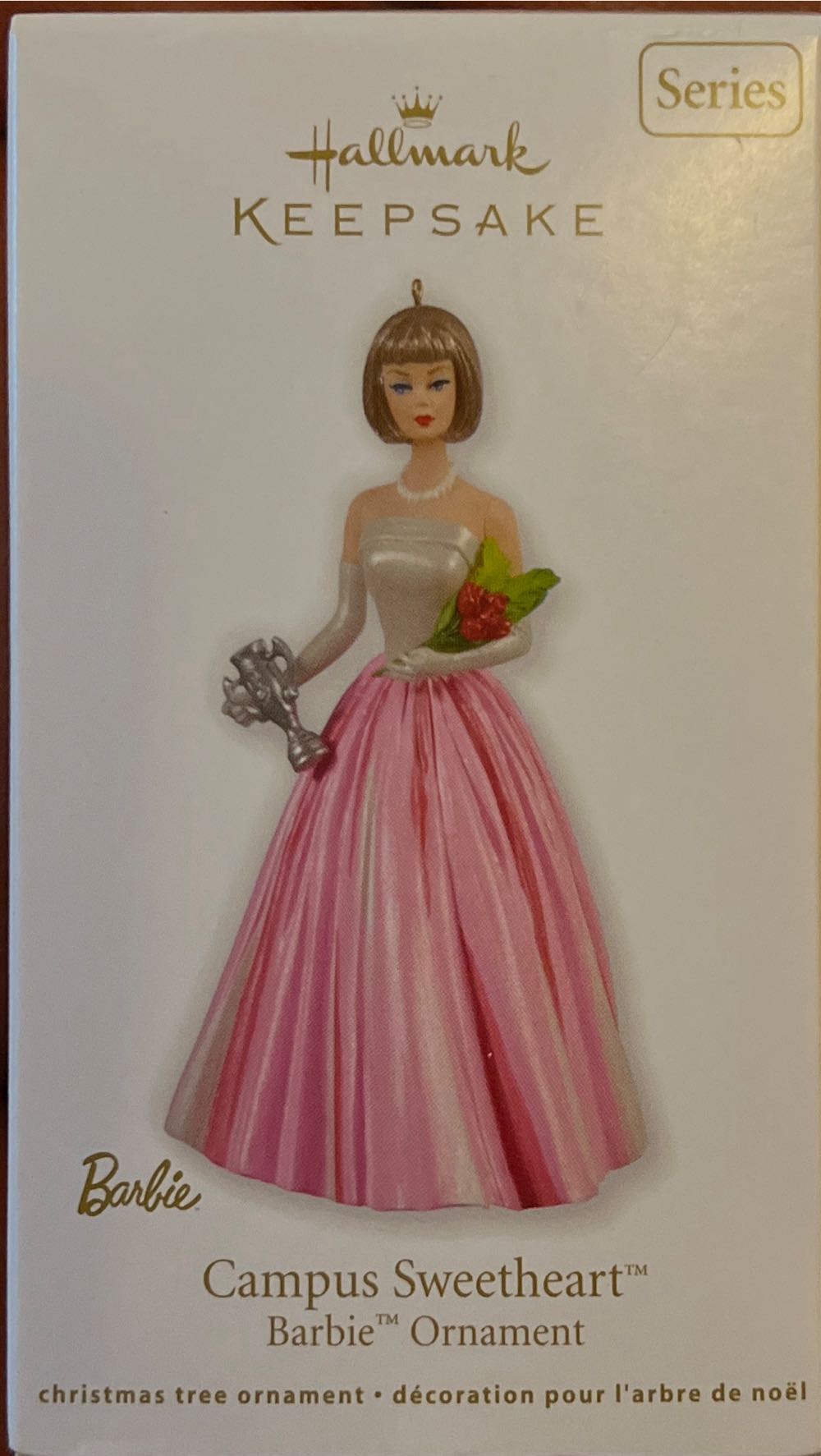 Barbie - Campus Sweetheart (Barbie Series) ornament collectible [Barcode 795902200060] - Main Image 3