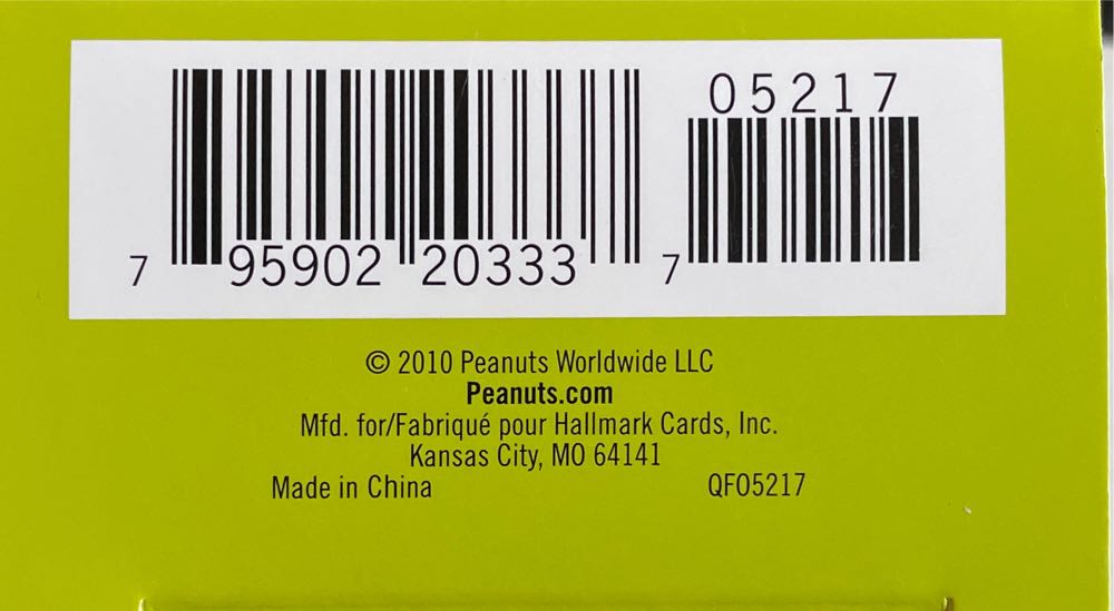 A Monstrous Disguise - The Peanuts Gang (Halloween) ornament collectible [Barcode 795902203337] - Main Image 3